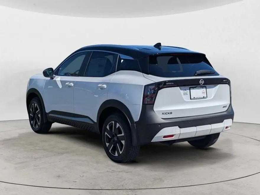 2026 Nissan Kicks SV photo 1
