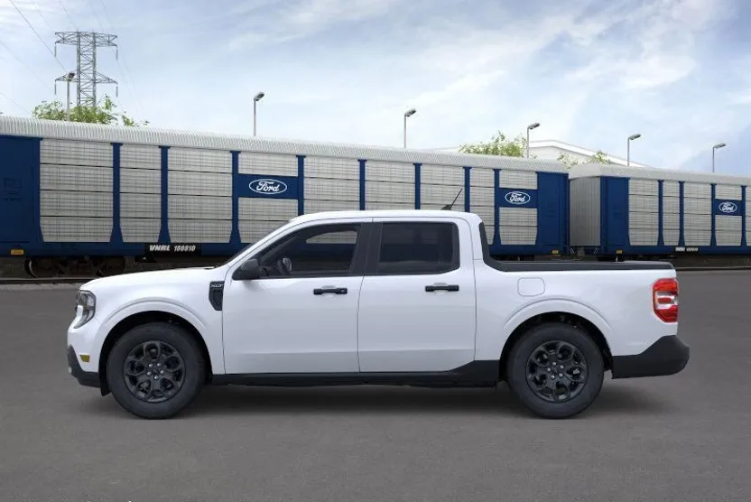 2025 Ford Maverick XLT photo 1