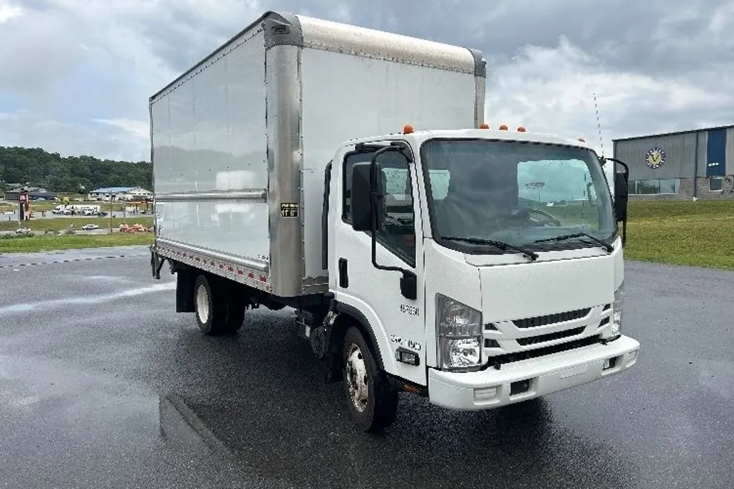 2021 Isuzu NPR photo 1