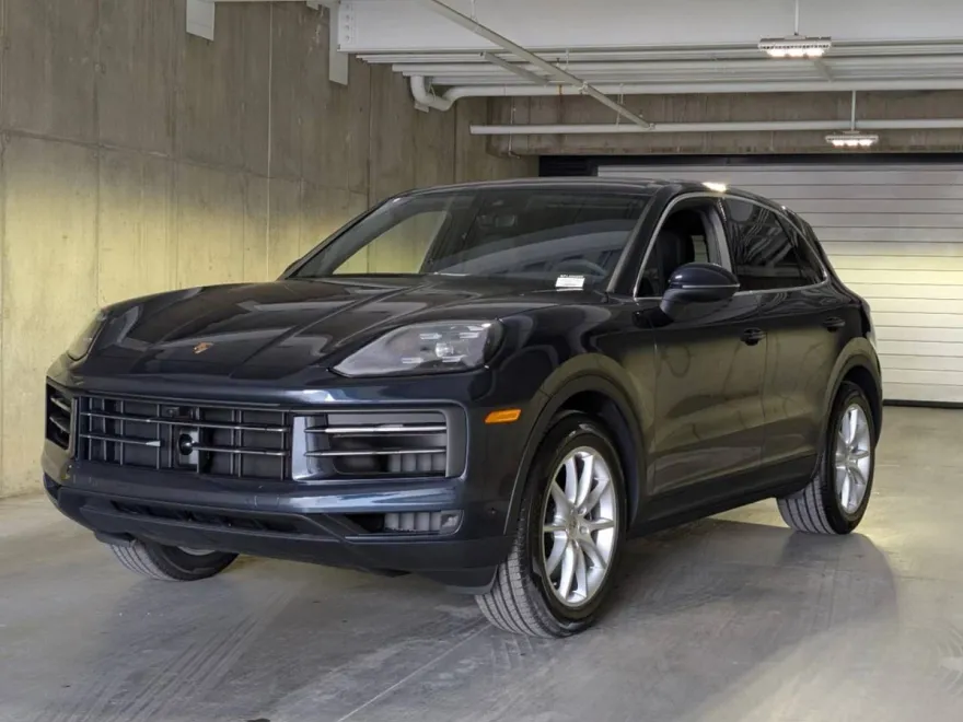 2025 Porsche Cayenne photo 1