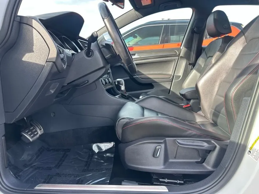 2019 Volkswagen Golf GTI Rabbit SE Autobahn photo 2