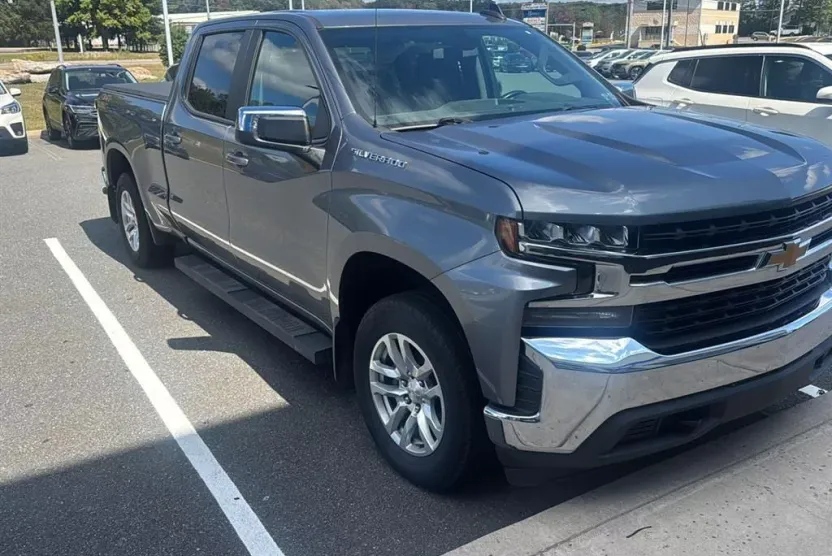 2020 Chevrolet Silverado 1500 LT photo 1