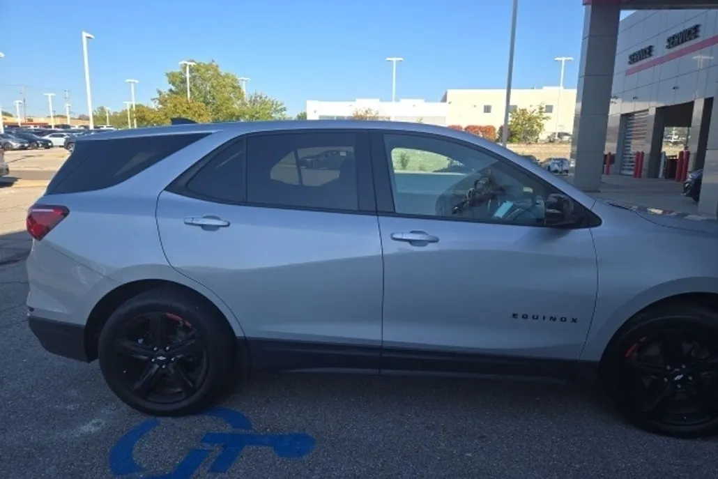 2019 Chevrolet Equinox LT photo 1