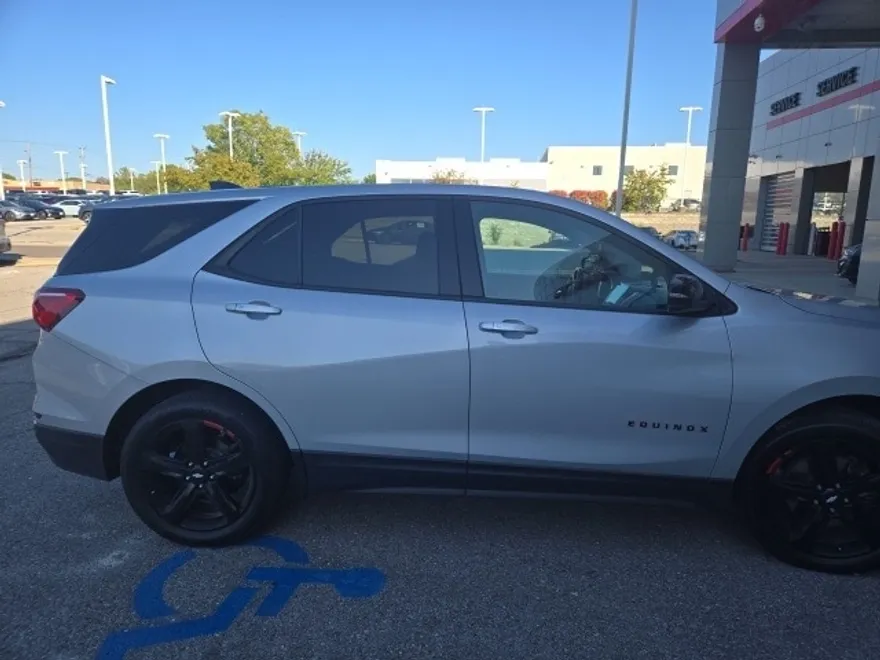 2019 Chevrolet Equinox LT photo 1