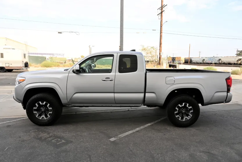 2023 Toyota Tacoma SR Access Cab V6 photo 1