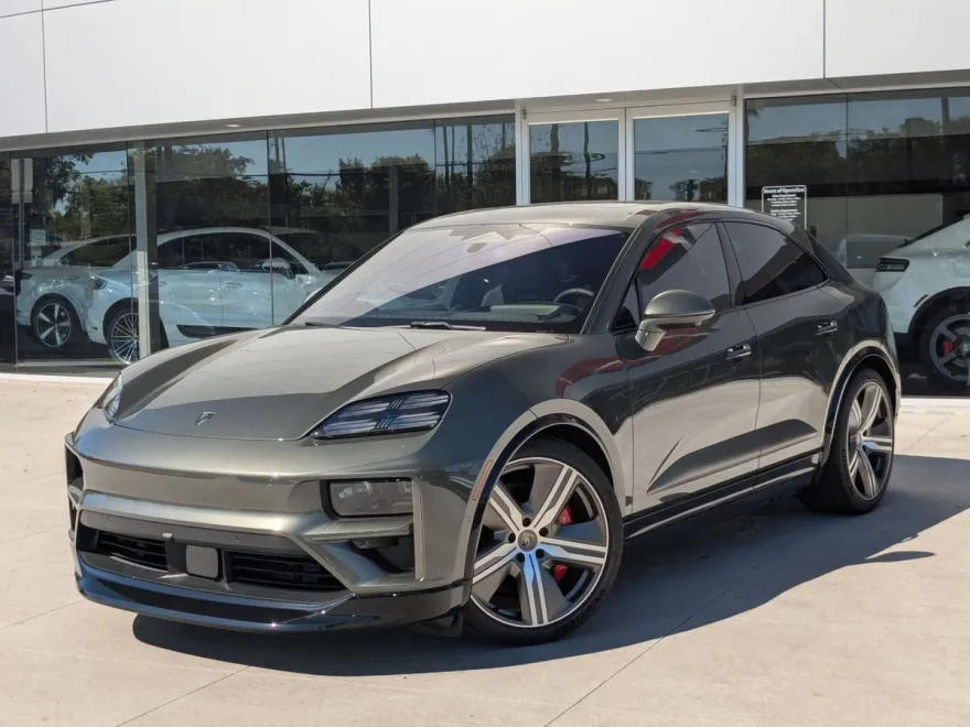 2024 Porsche Macan Electric Turbo photo 1