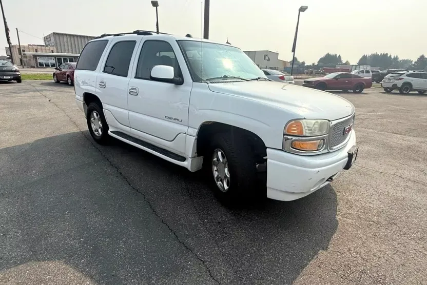 2004 Gmc Yukon Denali Base photo 1