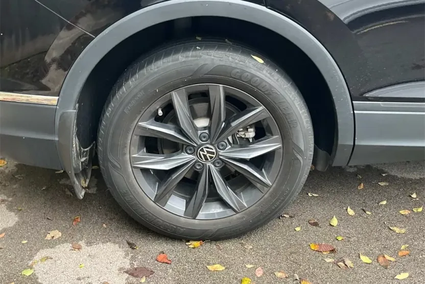 2022 Volkswagen Tiguan SE photo 1