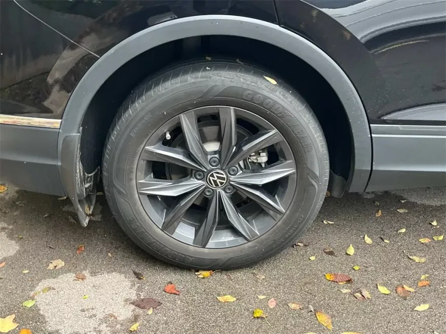 2022 Volkswagen Tiguan SE photo 1