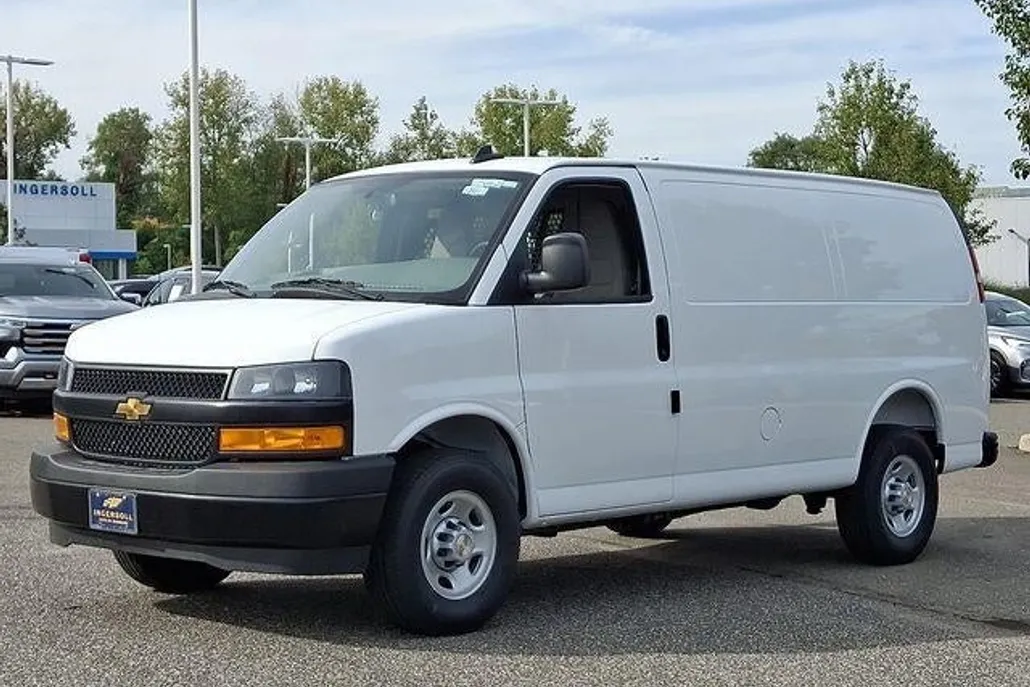2025 Chevrolet Express Cargo 3500 Base photo 1