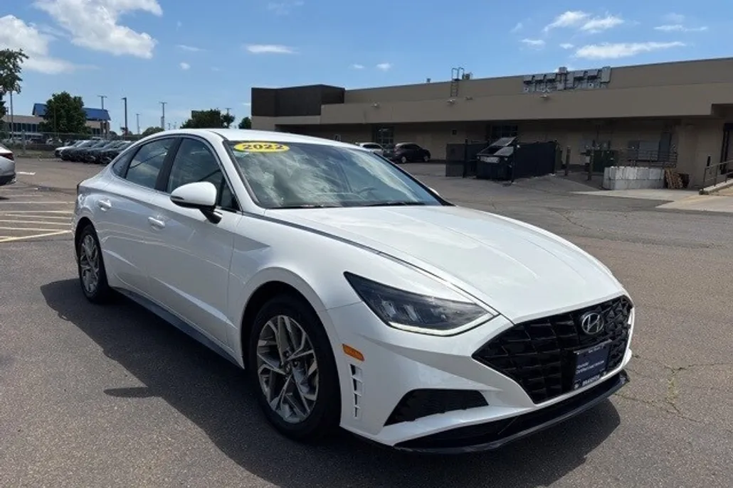 2022 Hyundai Sonata SEL photo 1