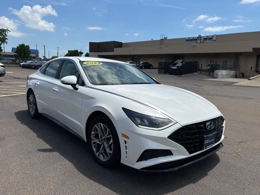 2022 Hyundai Sonata SEL photo 1