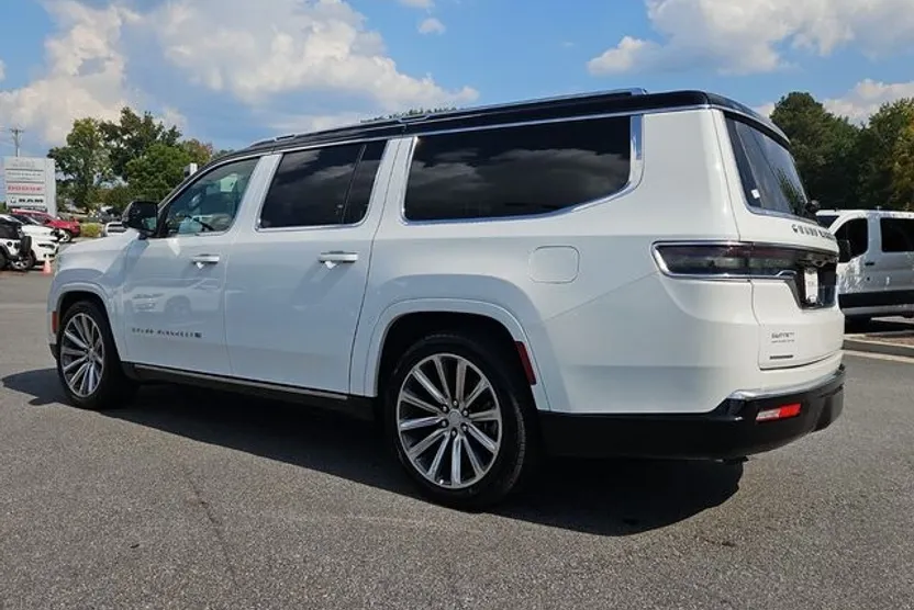 2023 Jeep Grand Wagoneer L II photo 1