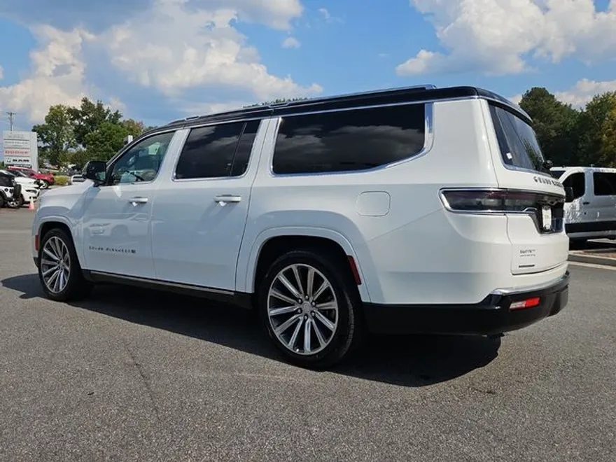 2023 Jeep Grand Wagoneer L II photo 1