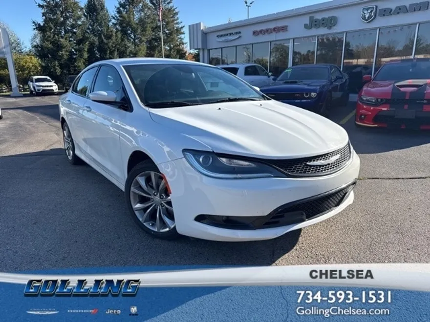 2015 Chrysler 200 S photo 1