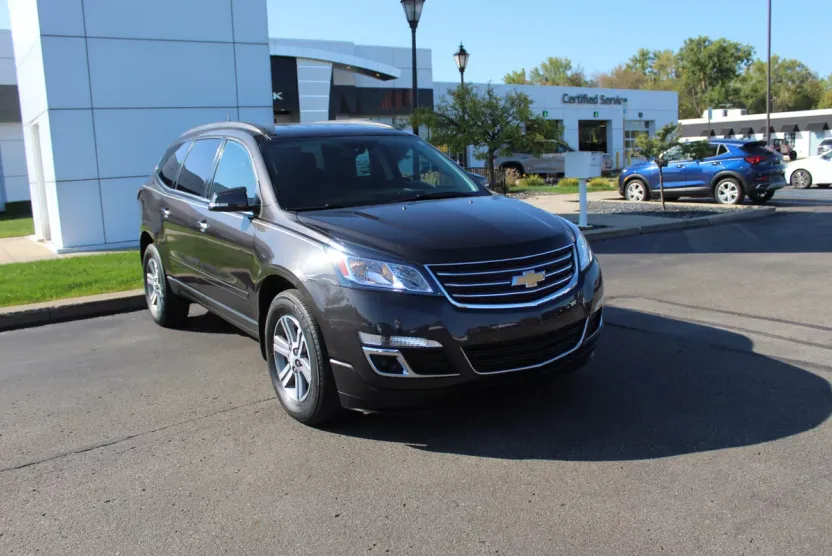 2017 Chevrolet Traverse LE photo 1