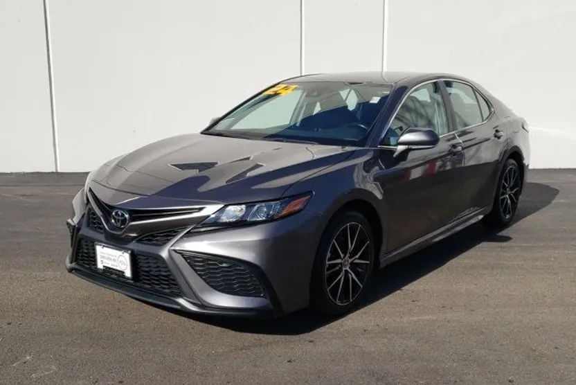 2024 Toyota Camry SE photo 1