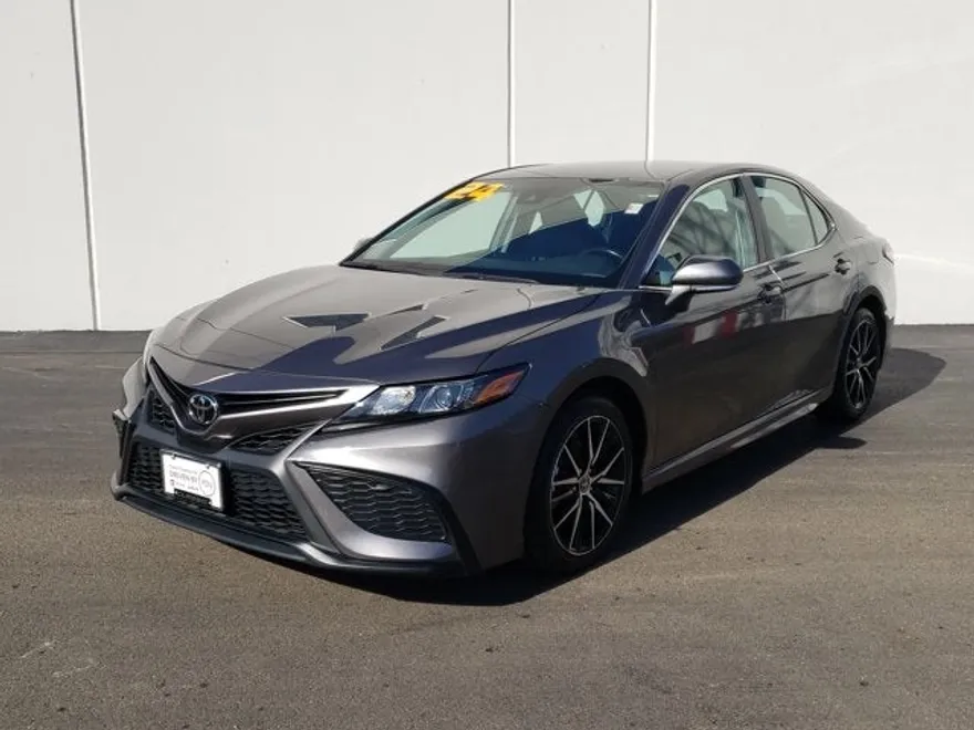 2024 Toyota Camry SE photo 1