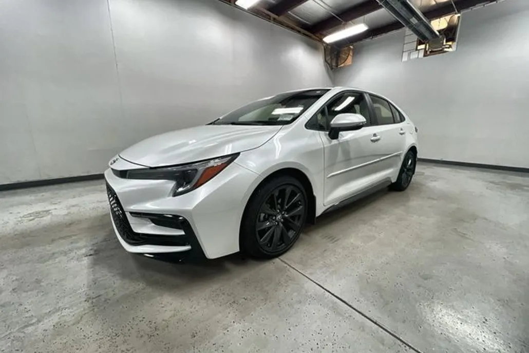 2024 Toyota Corolla Hybrid SE photo 1