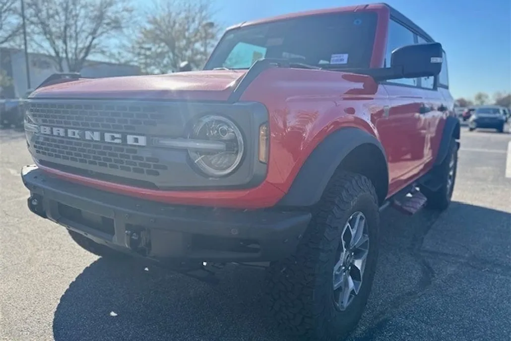 2024 Ford Bronco Badlands photo 1