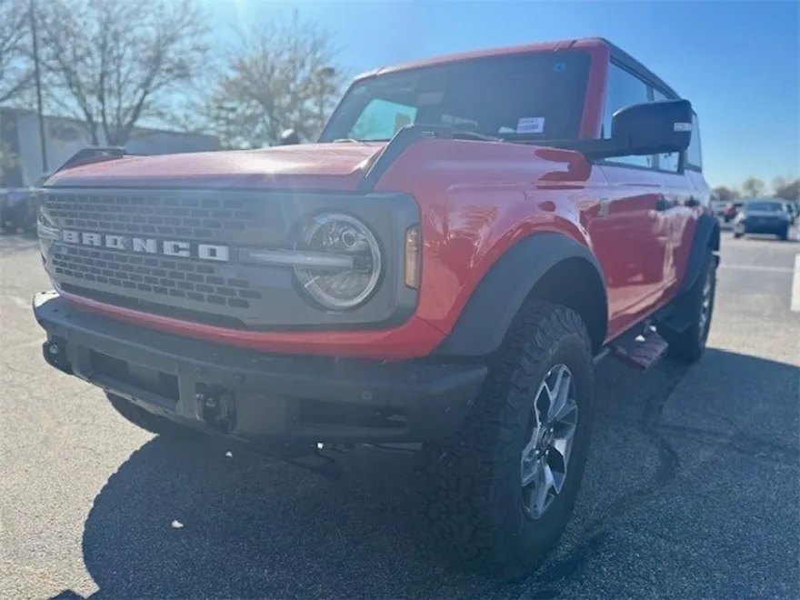 2024 Ford Bronco Badlands photo 1