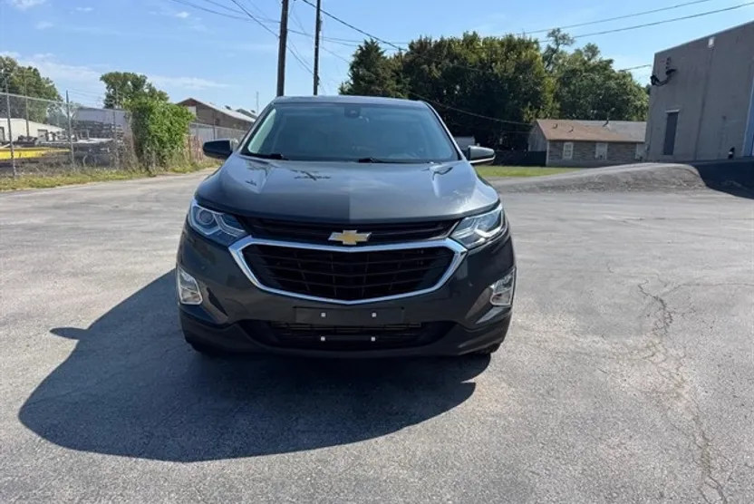 2020 Chevrolet Equinox LT photo 1