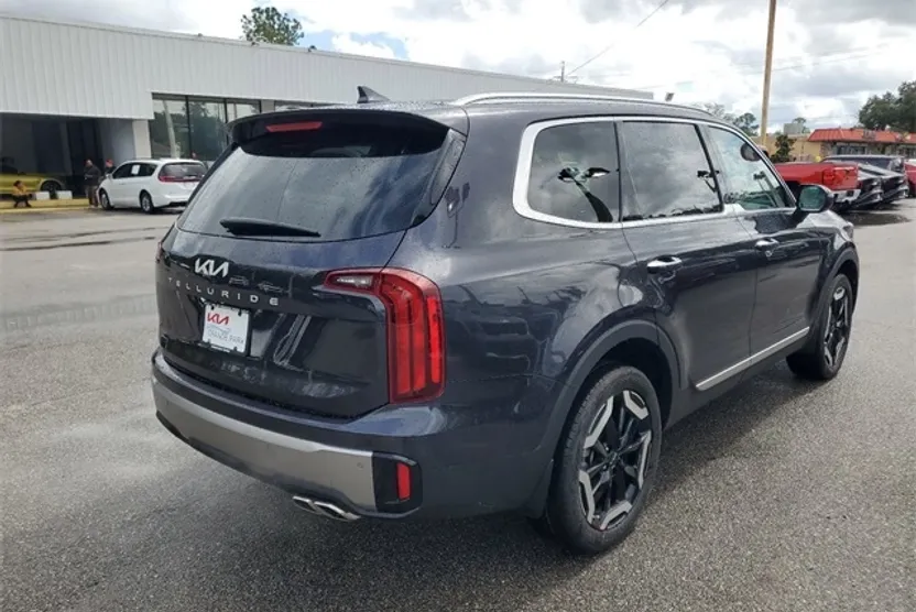 2025 Kia Telluride S photo 1