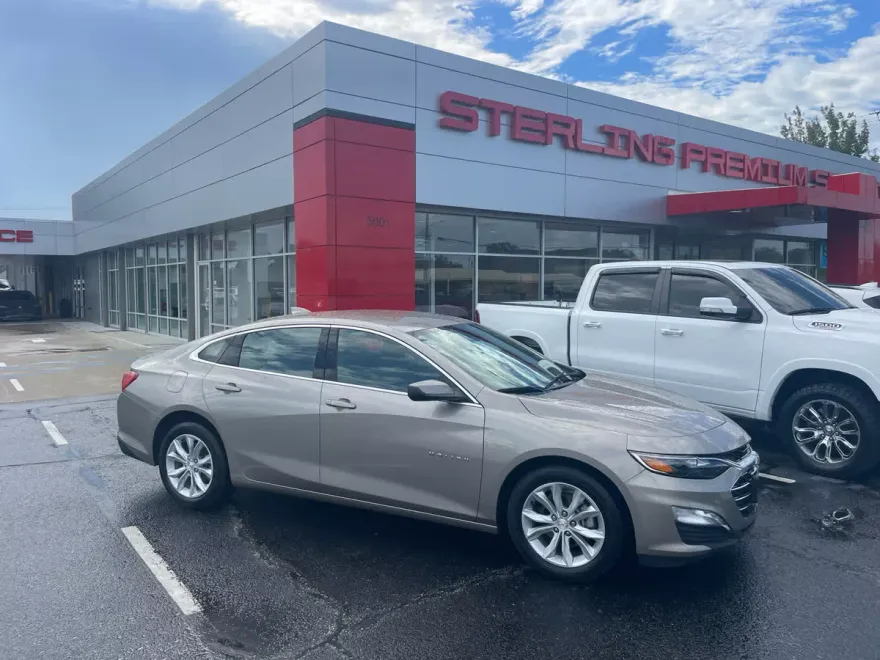 2024 Chevrolet Malibu 1LT photo 1