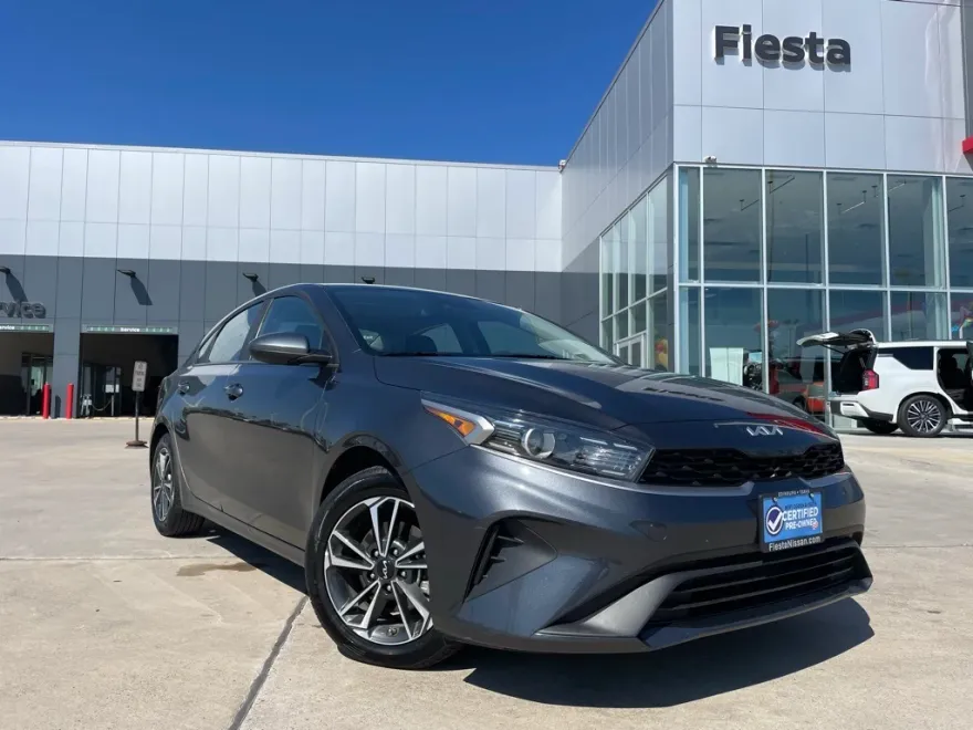 2024 Kia Forte LXS photo 1