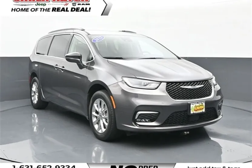 2022 Chrysler Pacifica Touring L photo 1