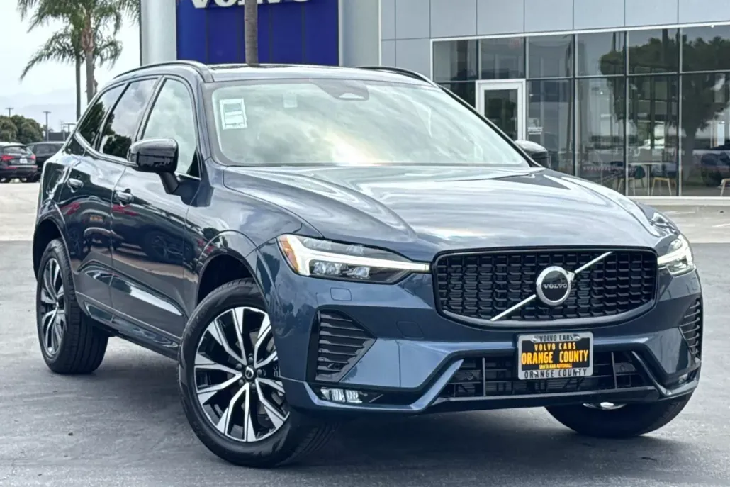2025 Volvo XC60 B5 Core photo 1
