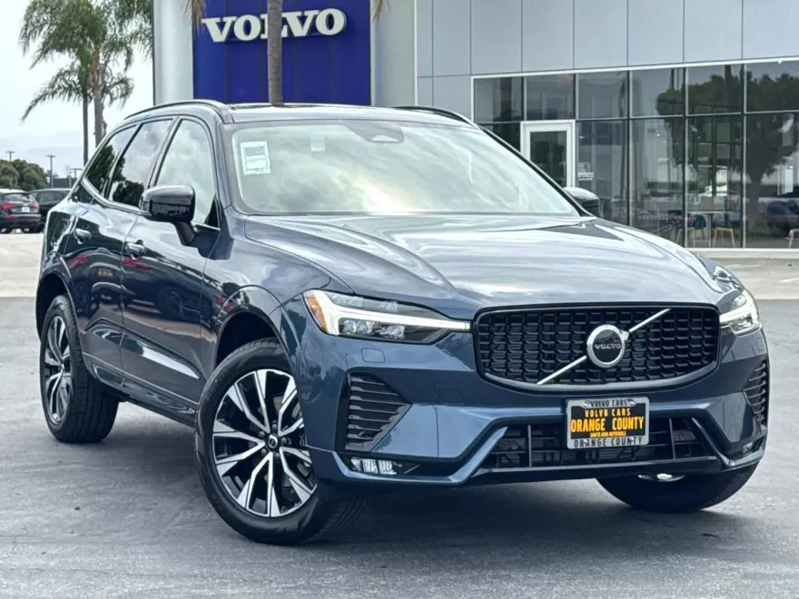 2025 Volvo XC60 B5 Core photo 1