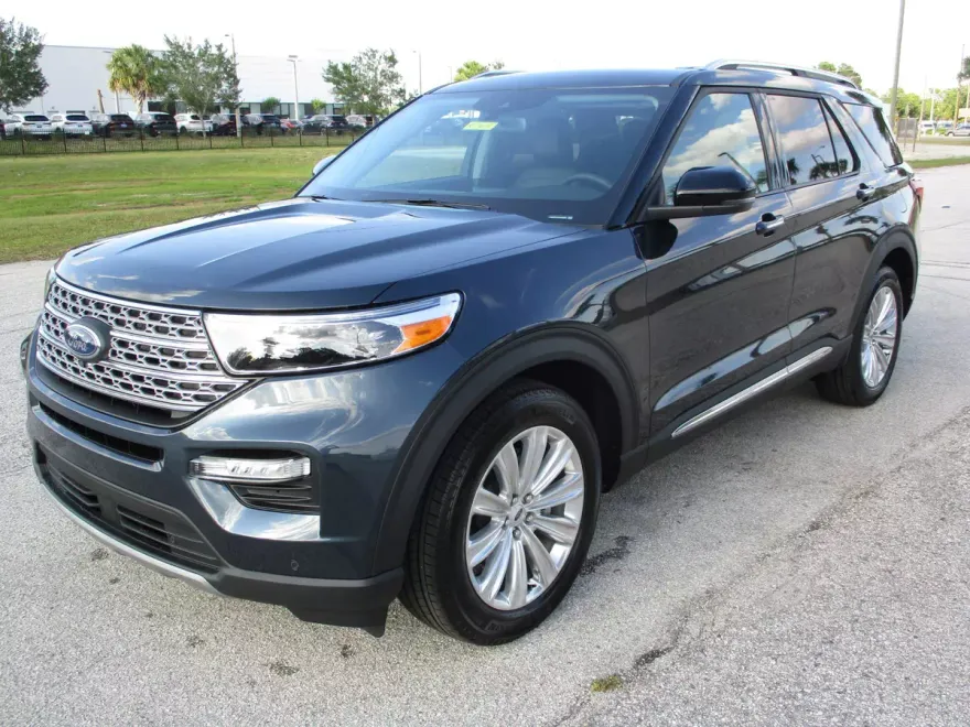 2024 Ford Explorer Limited photo 1