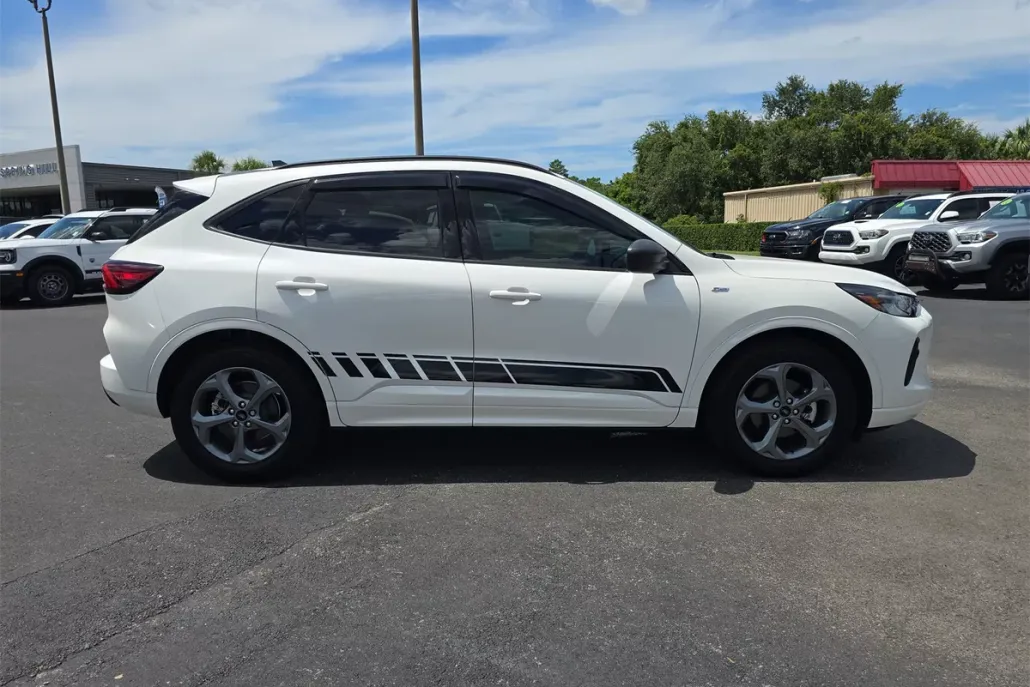 2024 Ford Escape ST-Line photo 1