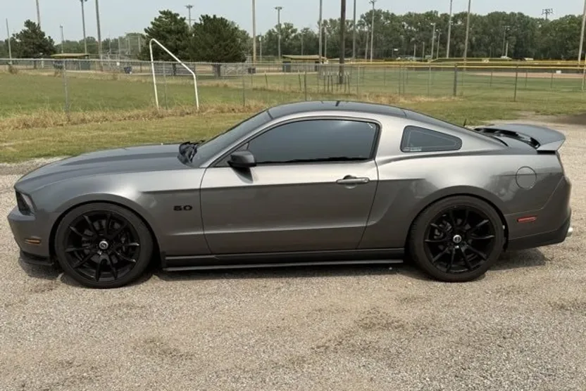 2012 Ford Mustang GT Premium photo 1