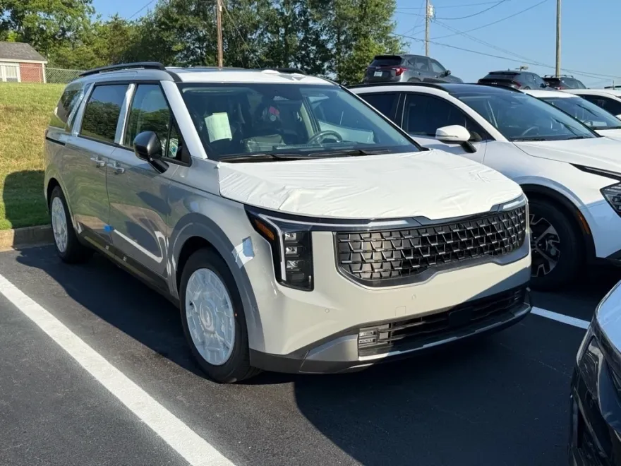 2026 Kia Carnival SX photo 1