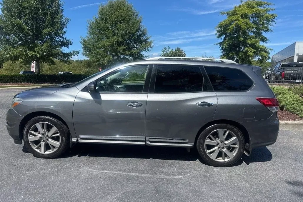 2016 Nissan Pathfinder Platinum photo 1