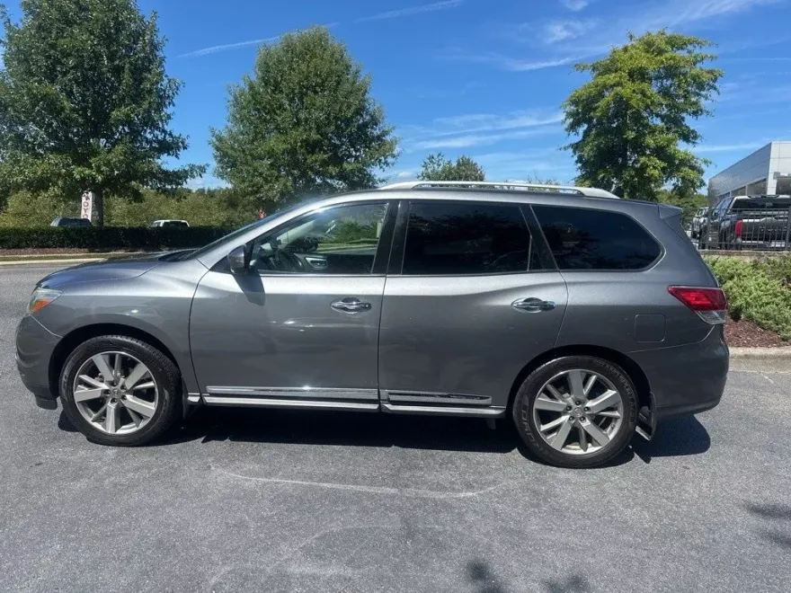 2016 Nissan Pathfinder Platinum photo 1