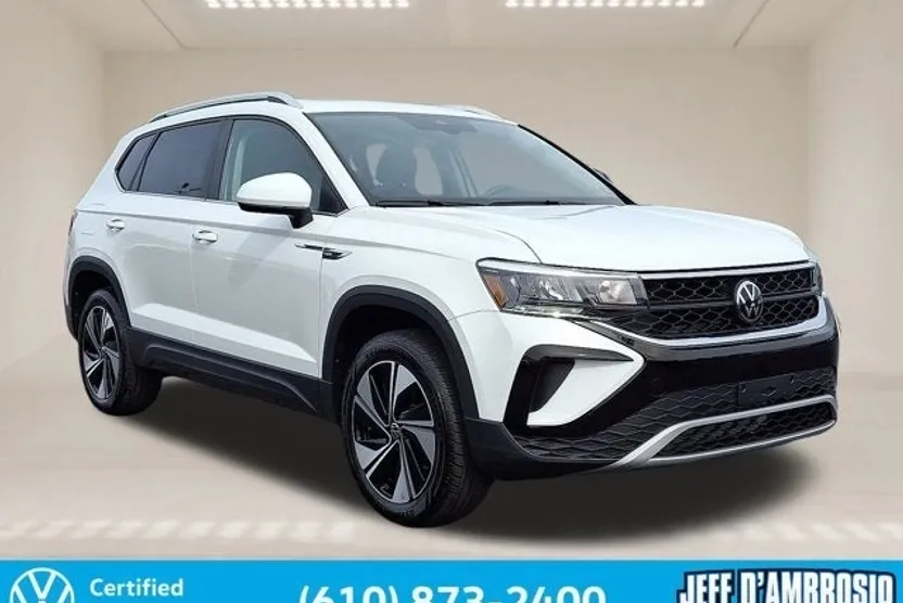 2024 Volkswagen Taos SE photo 1