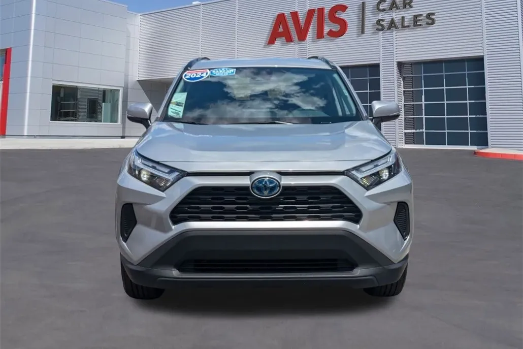 2024 Toyota RAV4 Hybrid XLE photo 1