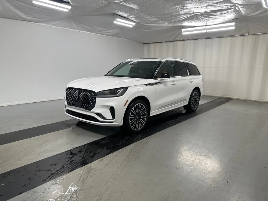 2025 Lincoln Aviator Black Label photo 1