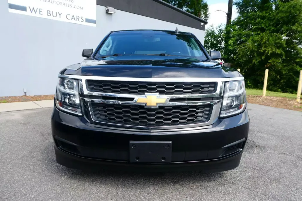 2019 Chevrolet Suburban LT photo 1
