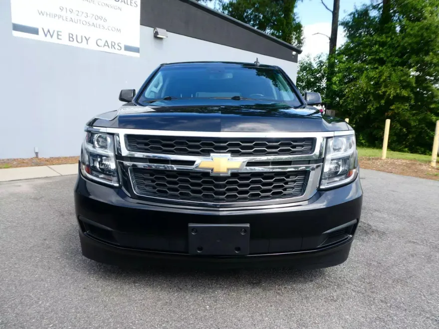 2019 Chevrolet Suburban LT photo 1