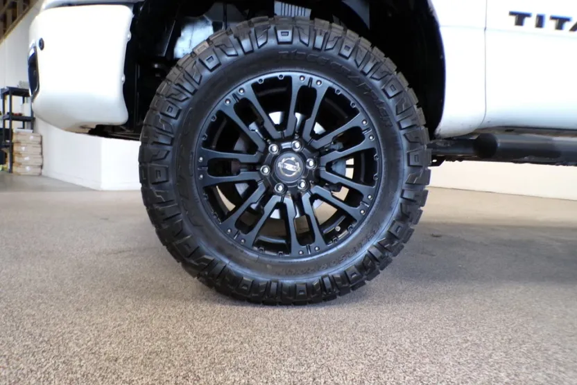 2018 Nissan Titan SV photo 1