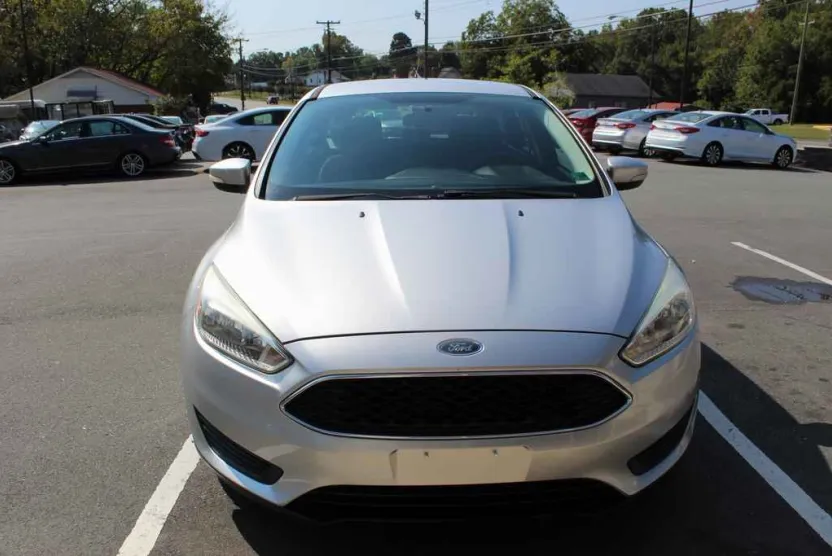 2016 Ford Focus SE photo 1
