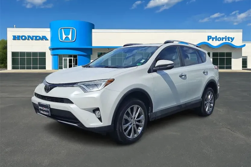 2017 Toyota RAV4 Limited photo 1