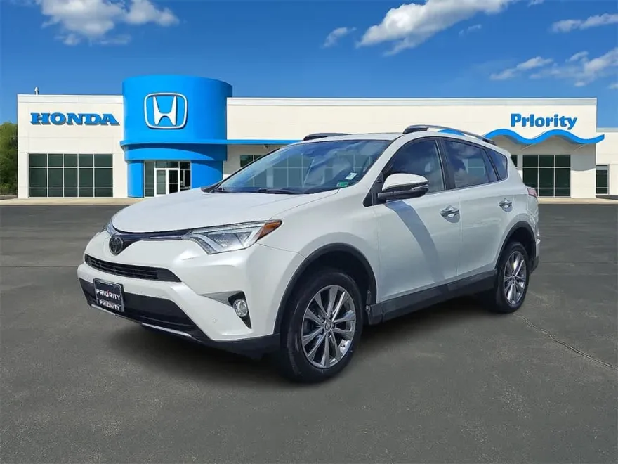 2017 Toyota RAV4 Limited photo 1