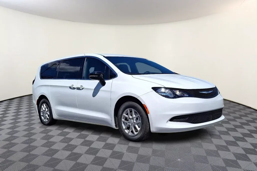 2026 Chrysler Voyager LX photo 1