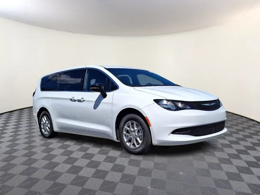 2026 Chrysler Voyager LX photo 1