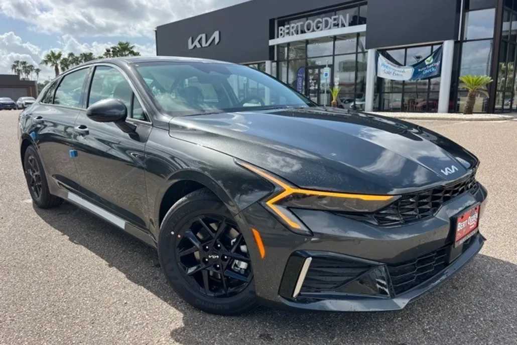 2025 Kia K5 LXS photo 1